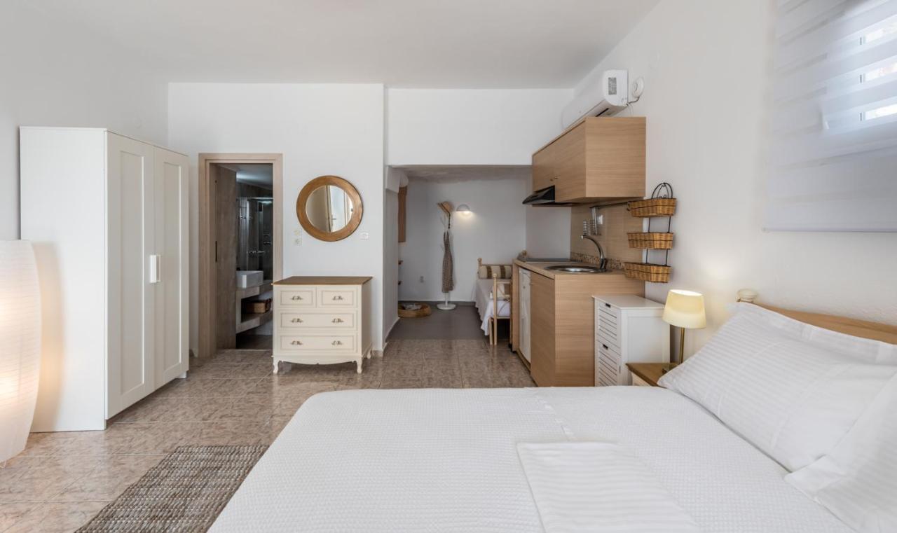 Anemi Suites Adamantas  Exterior photo