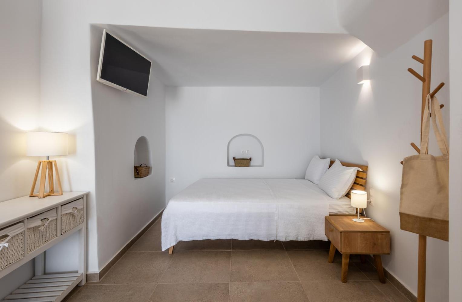Anemi Suites Adamantas  Room photo